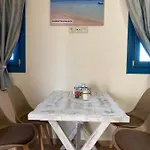 Michail Karpathos アパート